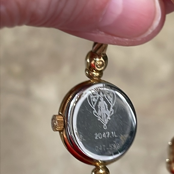 Gucci Bangle Watch 20471L Quartz - Picture 4 of 14